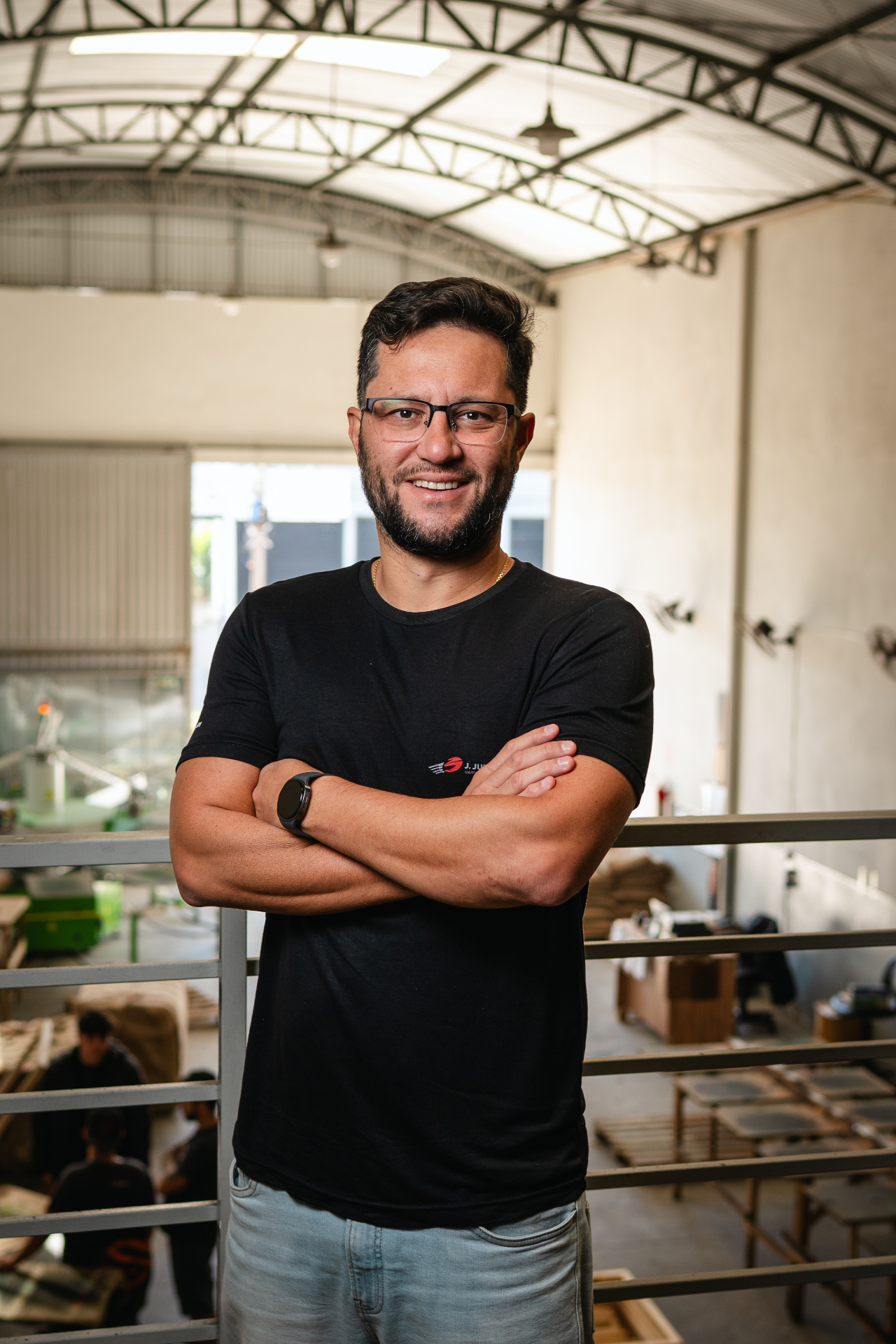 Samuel Ferreira Bueno em retrato corporativo na área operacional da JX Quality